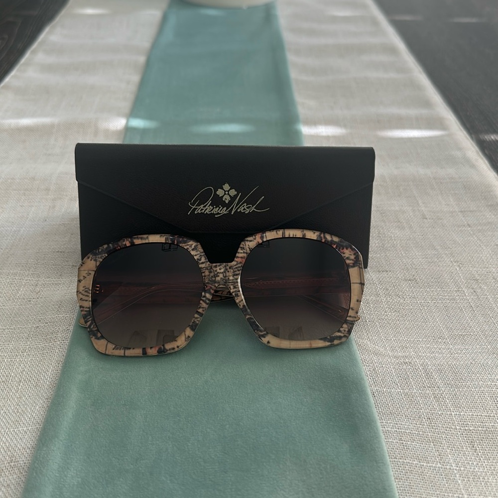 Diffeyewear x Patricia Nash Collab Europe Map Sunglasses
